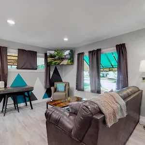 https://denver-remodeled-upper-unit-with-2-king-beds.seedenverhotels.com