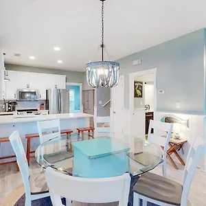 https://champagne-shore.hotels-destin.com