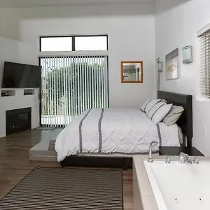 https://beautiful-home-near-the-beach.topanaheimhotels.com